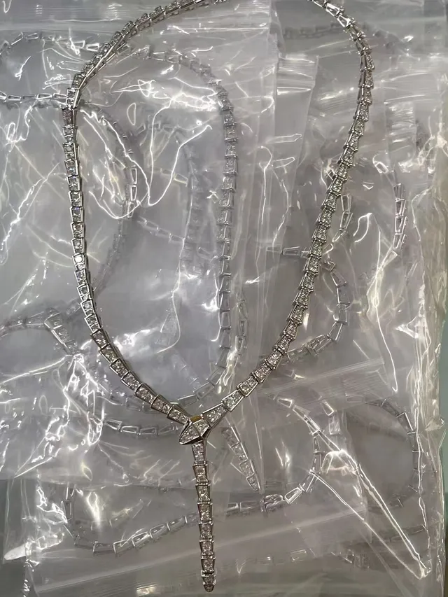 Bvlgari Serpenti Collier à maillons d'écailles articulés pavé tête et queue 10
