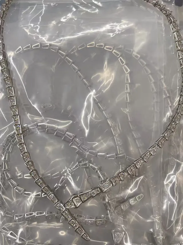 Bvlgari Serpenti Collier à maillons d'écailles articulés pavé tête et queue 12
