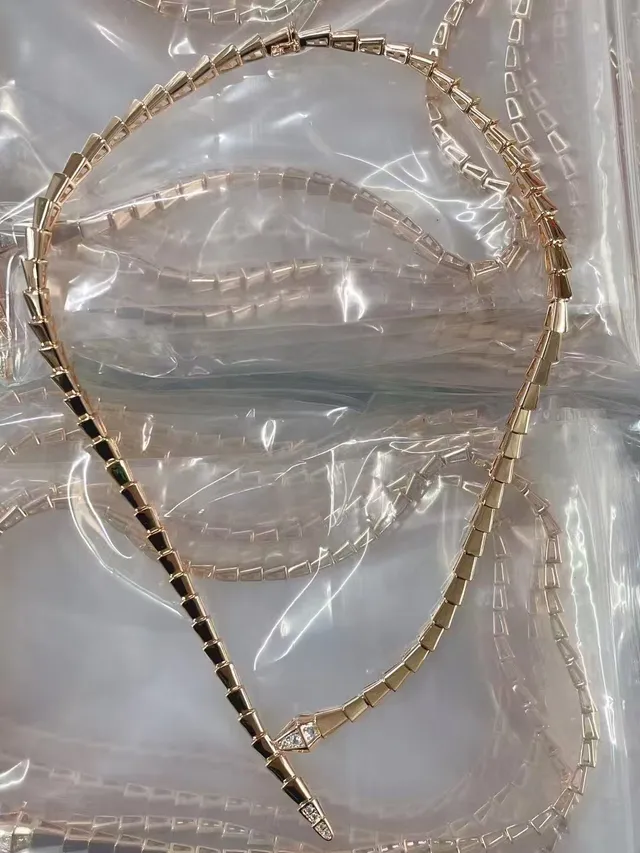 Bvlgari Serpenti Collier à maillons d'écailles articulés pavé tête et queue 14