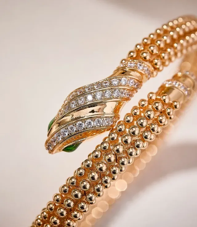 Bvlgari Serpenti Bracelet doré vert enroulé serpentin texture perles 5
