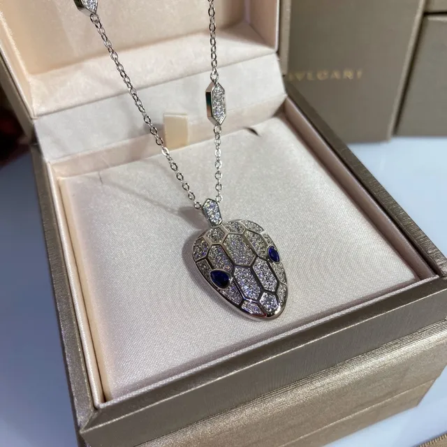 Bvlgari Serpenti Échelle Hexagonale Pavé Diamants Tête de Serpent Pendentif Colliers 2