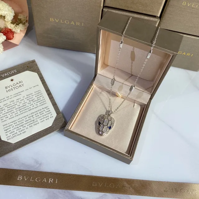 Bvlgari Serpenti Échelle Hexagonale Pavé Diamants Tête de Serpent Pendentif Colliers 3
