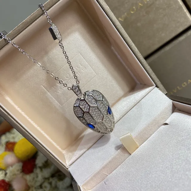 Bvlgari Serpenti Échelle Hexagonale Pavé Diamants Tête de Serpent Pendentif Colliers 6