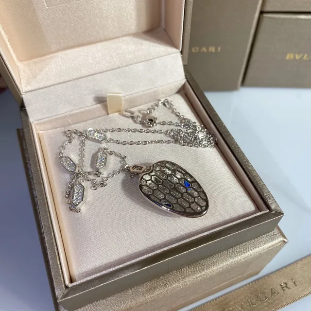 Bvlgari Serpenti Échelle Hexagonale Pavé Diamants Tête de Serpent Pendentif Colliers 8