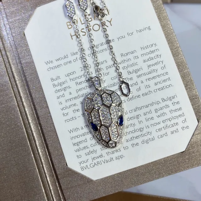 Bvlgari Serpenti Échelle Hexagonale Pavé Diamants Tête de Serpent Pendentif Colliers 9