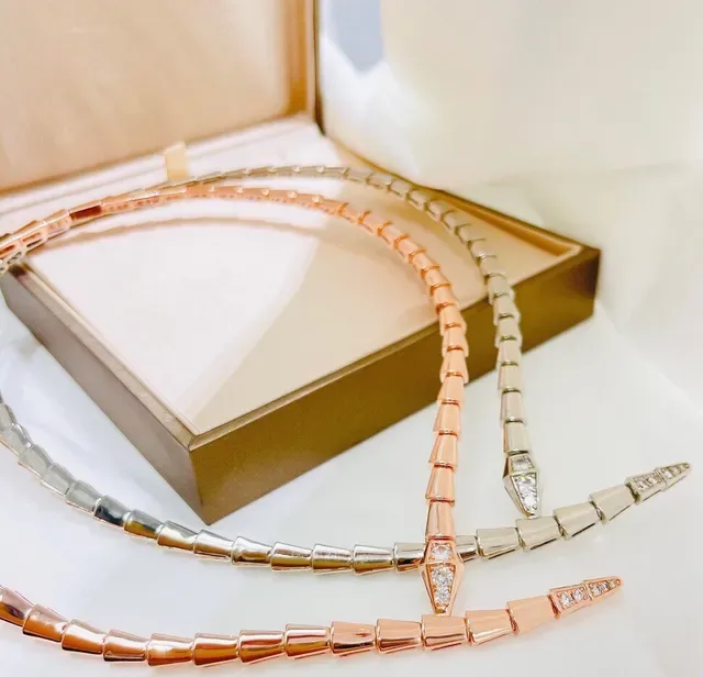 Bvlgari Serpenti Collier diamants Pavé or rose 4
