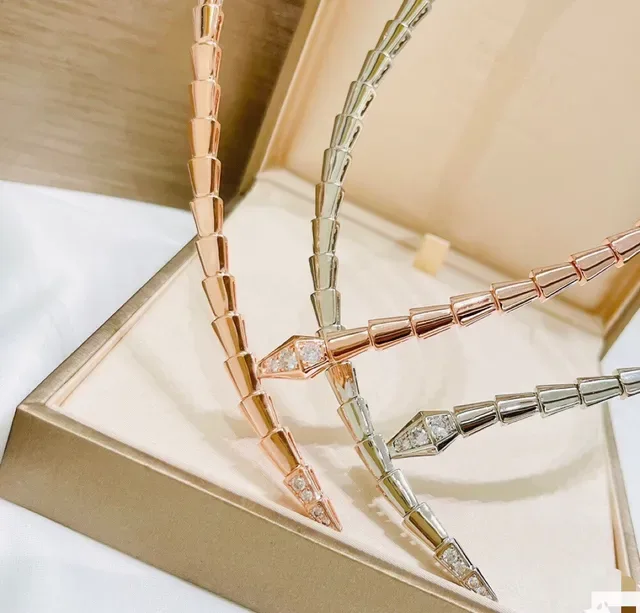 Bvlgari Serpenti Collier diamants Pavé or rose 7