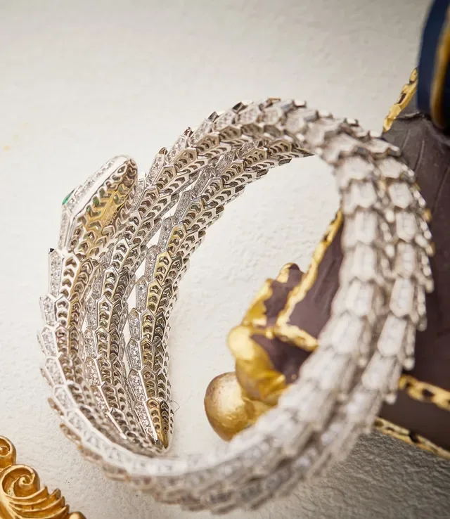 Bvlgari Serpenti Triple-Coil Bracelet Pavé Diamants et Émeraudes 3