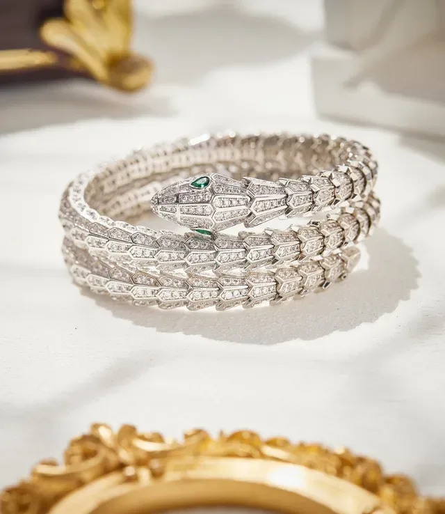 Bvlgari Serpenti Triple-Coil Bracelet Pavé Diamants et Émeraudes 4