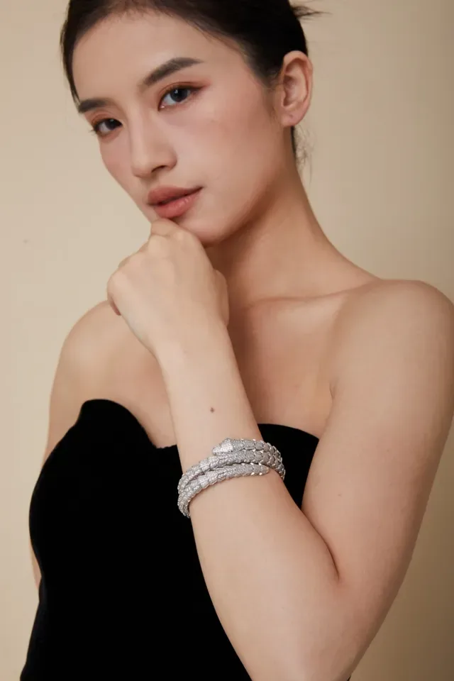 Bvlgari Serpenti Triple-Coil Bracelet Pavé Diamants et Émeraudes 5