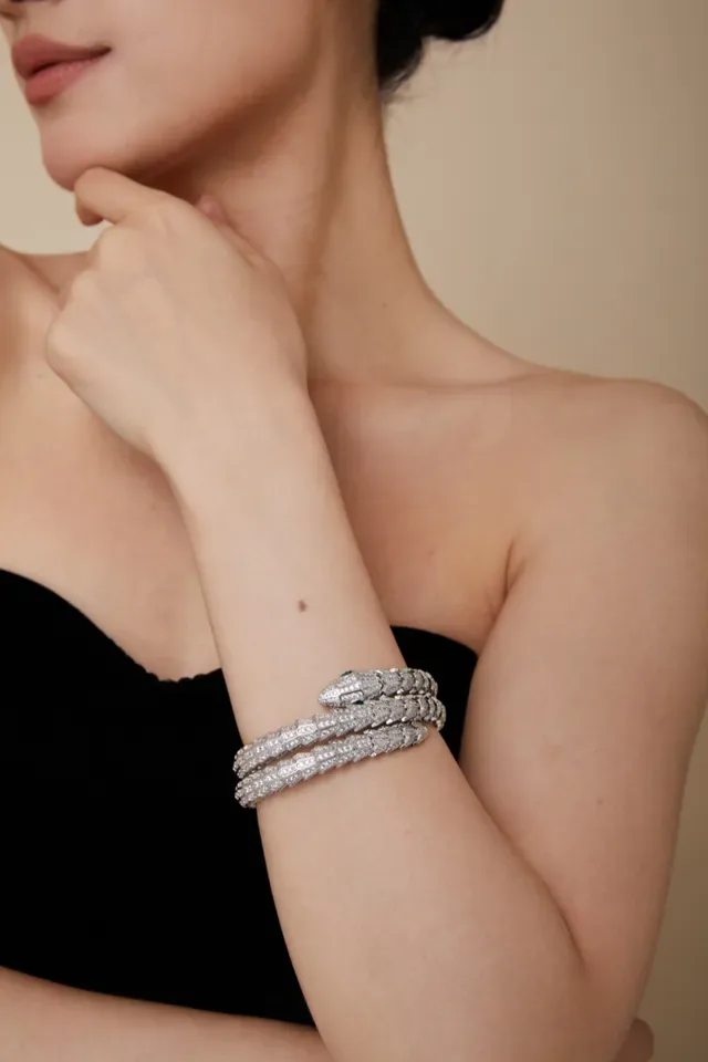 Bvlgari Serpenti Triple-Coil Bracelet Pavé Diamants et Émeraudes 6