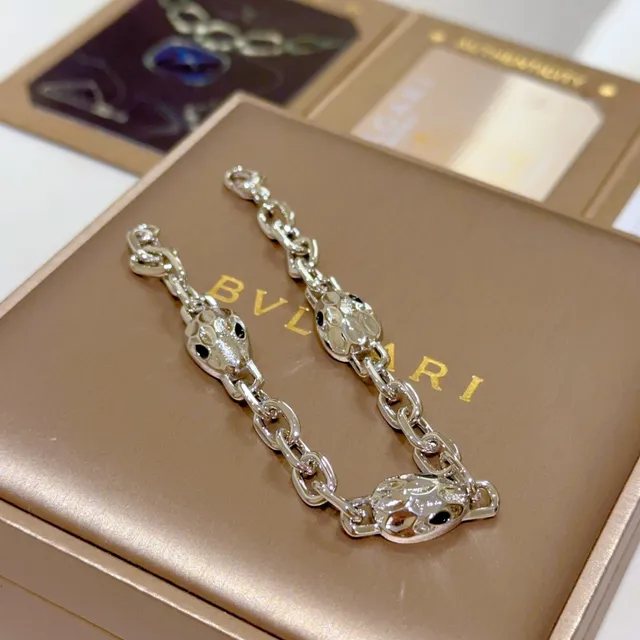 Bracelet Bvlgari Serpenti tête de serpent jumelle ton argent 9