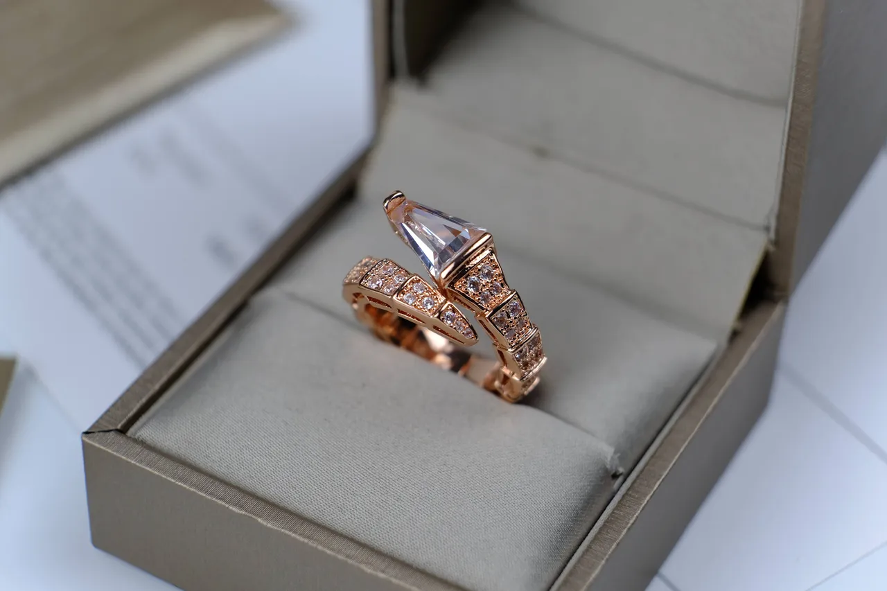 Bvlgari Serpenti Viper Bague Or Rose Pavé et Pierres Facettées 4