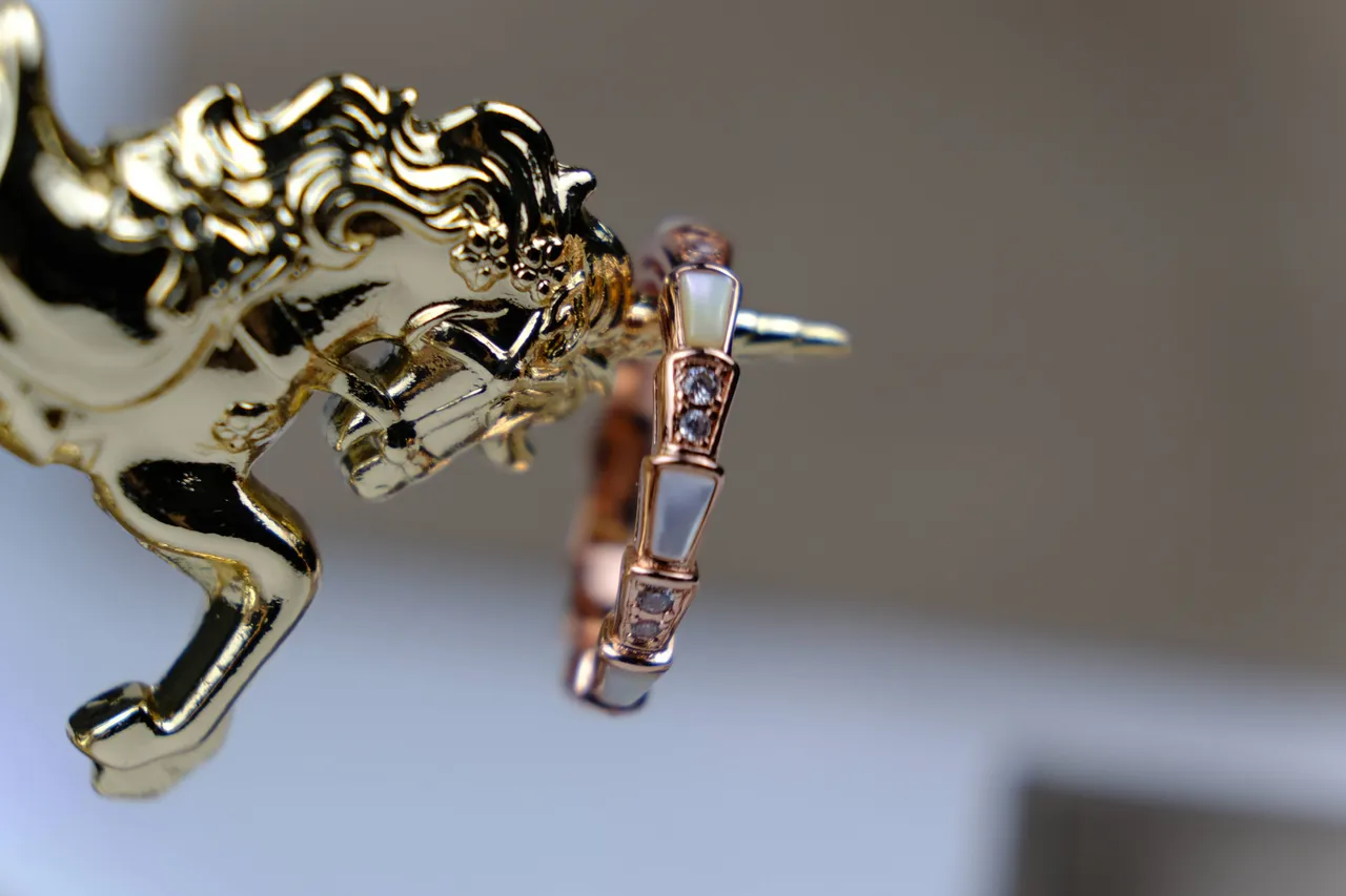 Bvlgari Serpenti Viper Bague Or Rose Pavé et Pierres Facettées 8