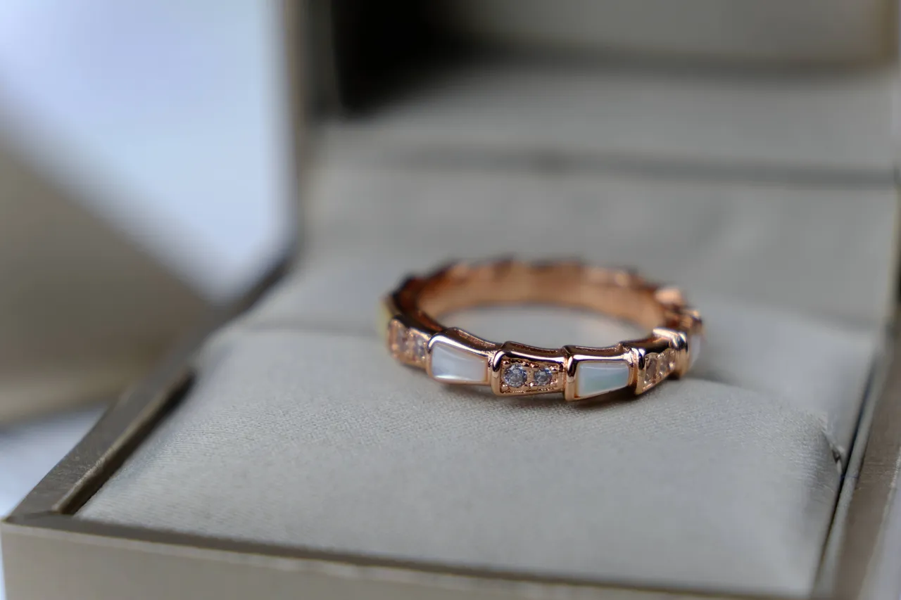 Bvlgari Serpenti Viper Bague Or Rose Pavé et Pierres Facettées 10