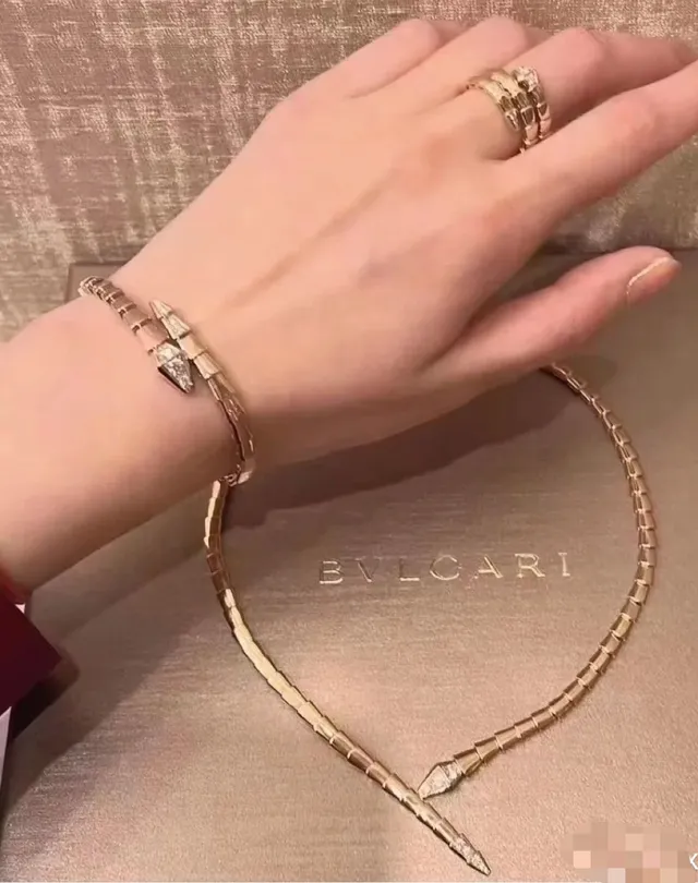 Bvlgari Serpenti Or Jaune Pavé Diamond collier serpent 4