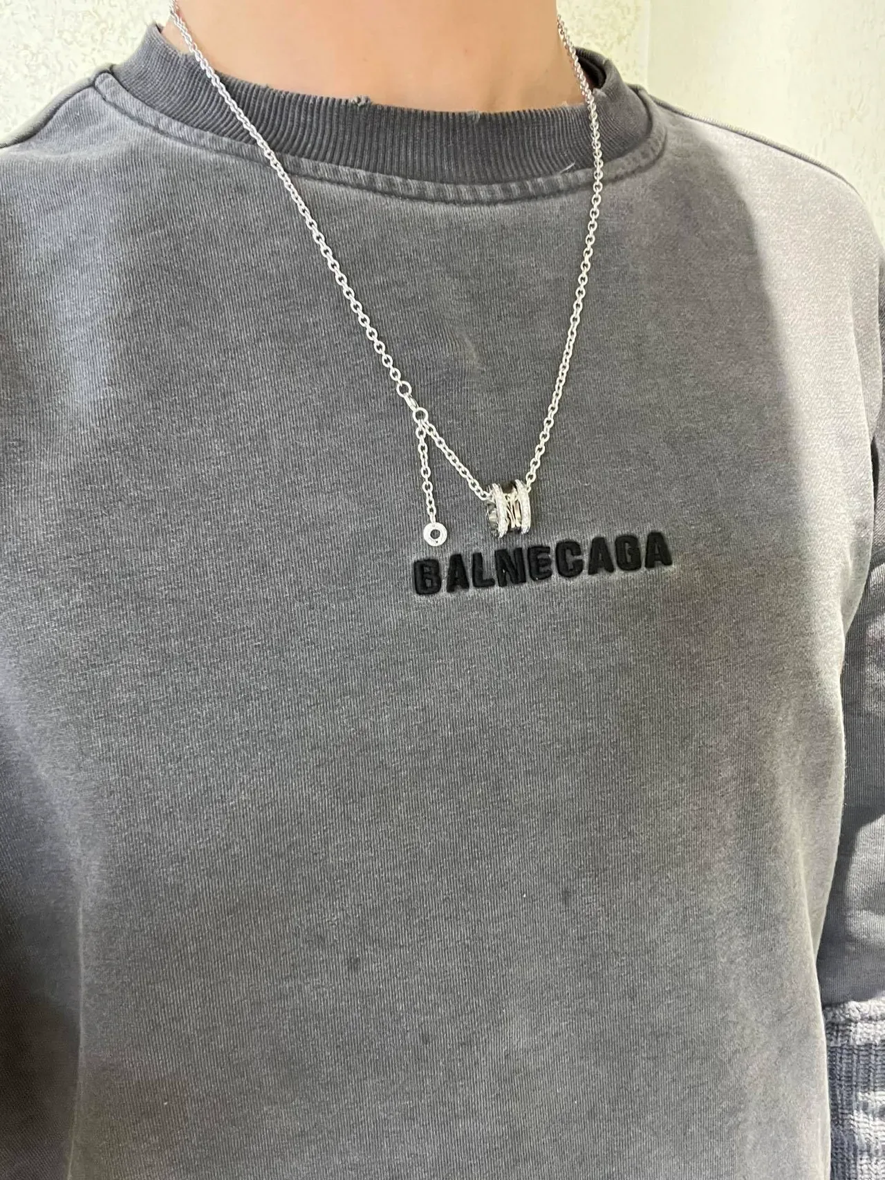 Bvlgari Collier argent et or avec pendentif rotatif à multiples anneaux et accents de diamants pavé 8