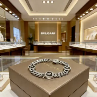 Bvlgari चांदी टोन Pavé-Set Logo Medallion चेन ब्रेसलेट
