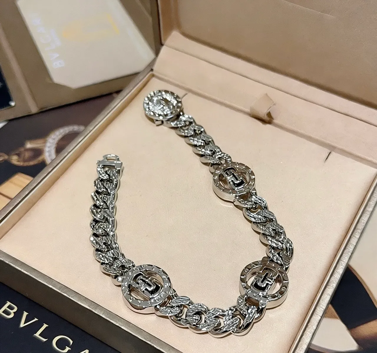 Bvlgari Bracelet Chaîne Argent Pavé-Set Logo Medallion 2