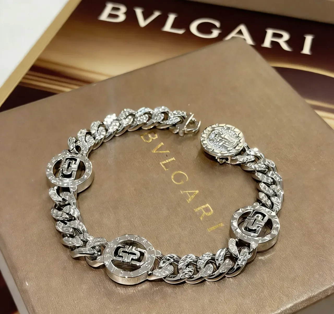 Bvlgari Bracelet Chaîne Argent Pavé-Set Logo Medallion 9