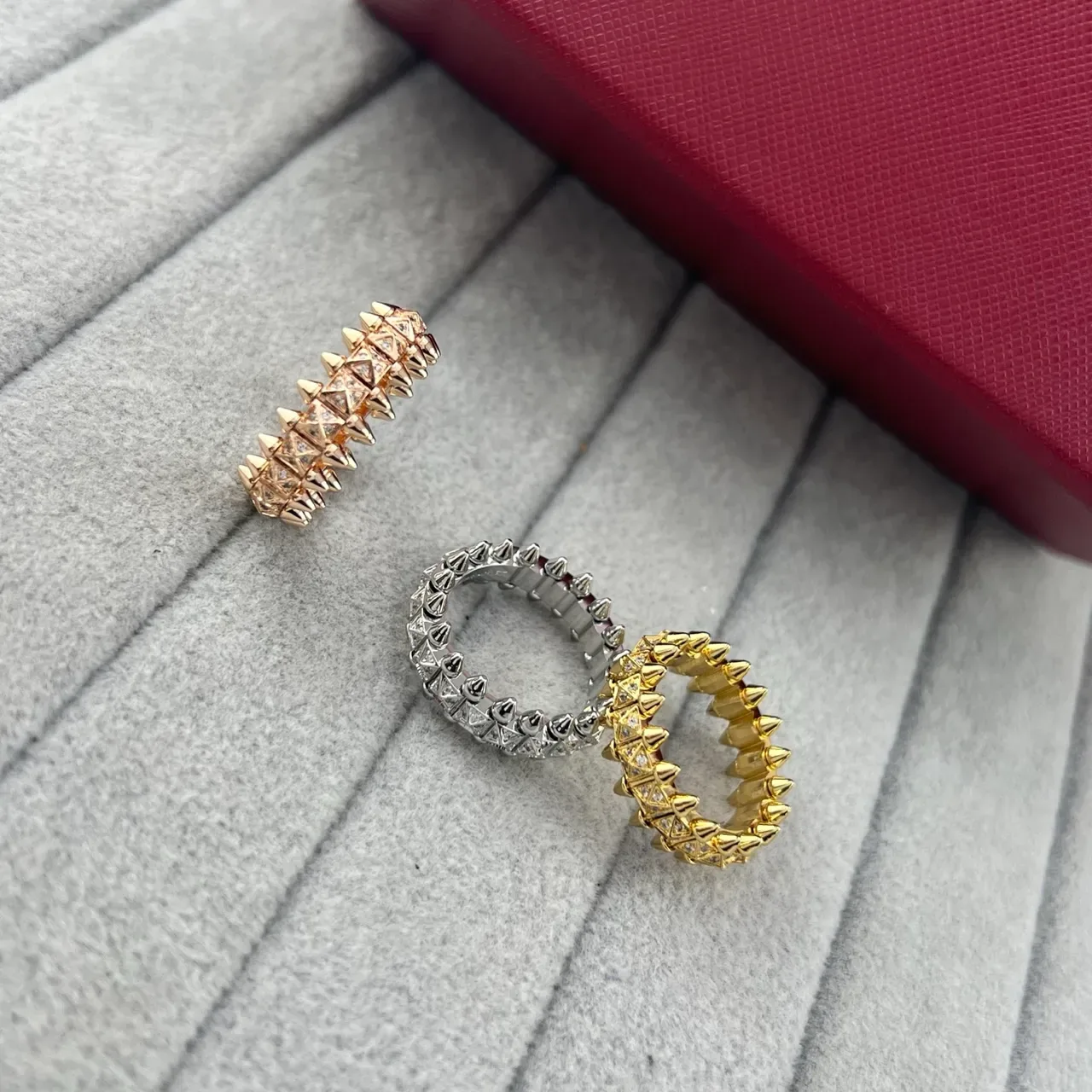 Cartier Juste un Clou গোল্ড সিলভার স্পাইকড ক্রাউন মোটিফ পাভে-সেট ত্রিভুজাকার ফেসেট রিং 6