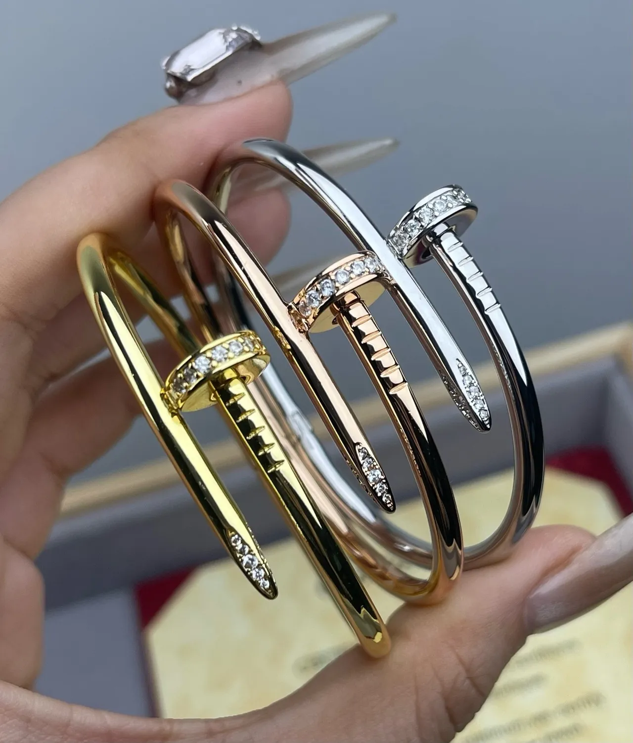 Bracelets Cartier Juste un Clou Pavé Stone Nail Motif 2