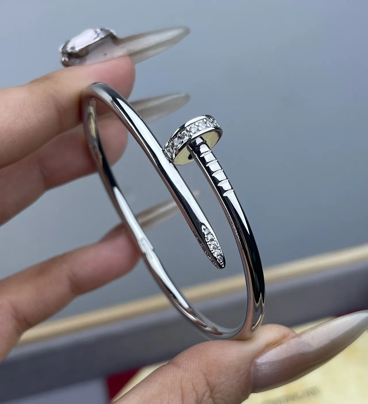 Bracelets Cartier Juste un Clou Pavé Stone Nail Motif 4