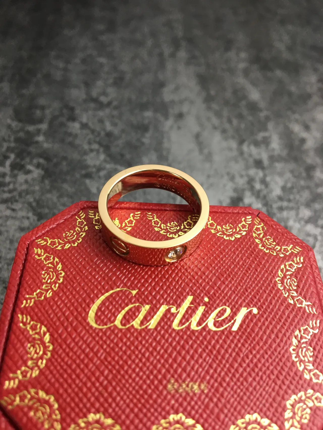 Bague Cartier Love Or Noir Bande à Profil Plat Diamant Rond Unique Central 9