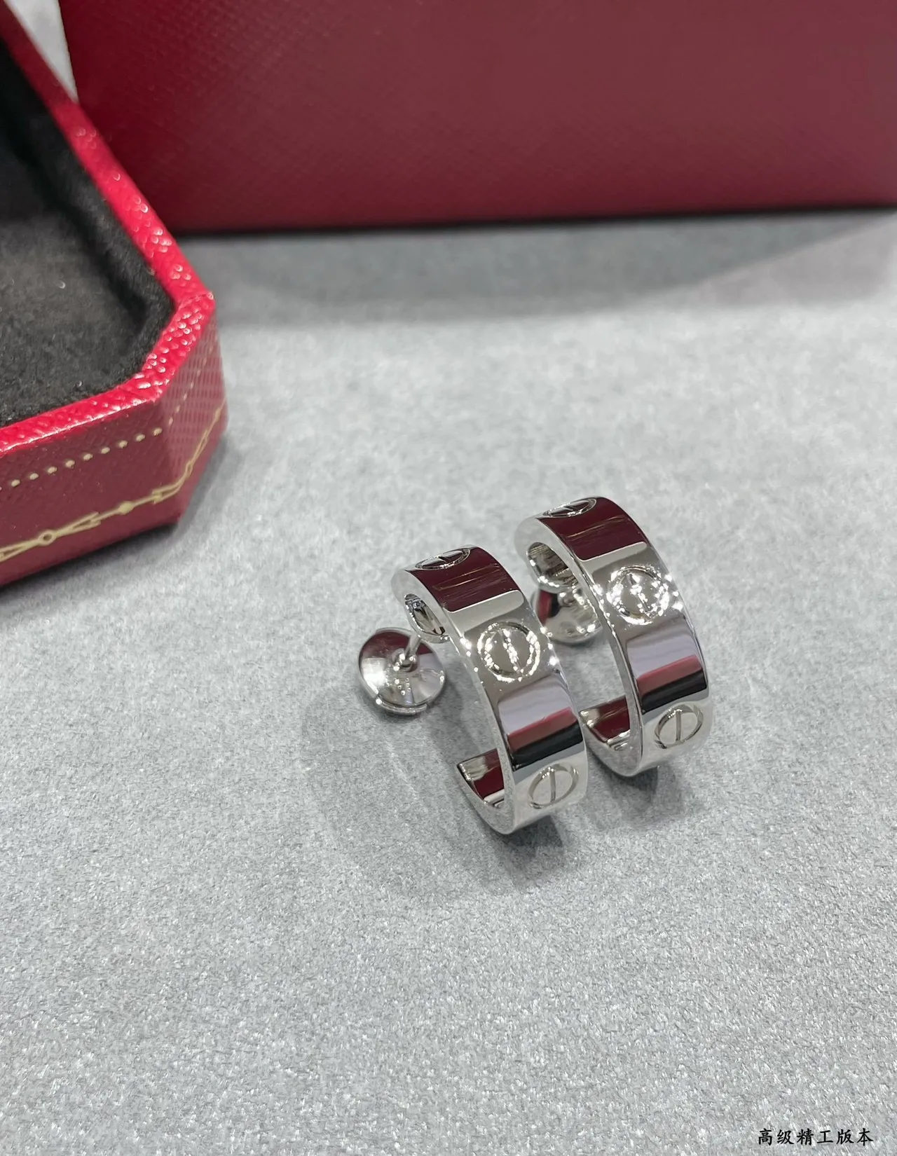 Cartier Love Boucles d'Oreilles Or Rose Blanche Motif Vis 3