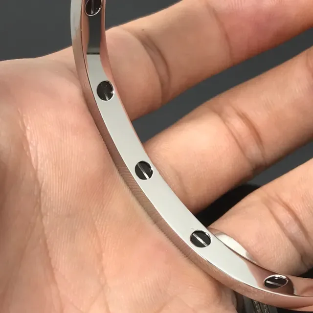 Bracelet Cartier Love Pavé Motif vis Ton argent 2