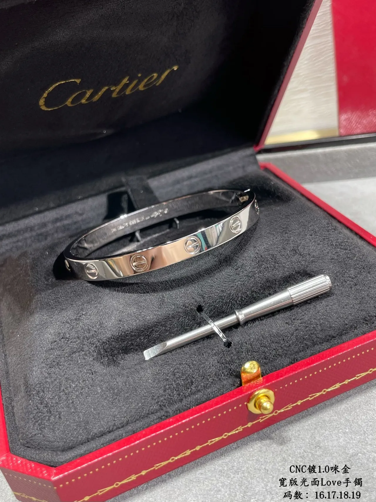 Cartier Love bracelets larges en or poli 6