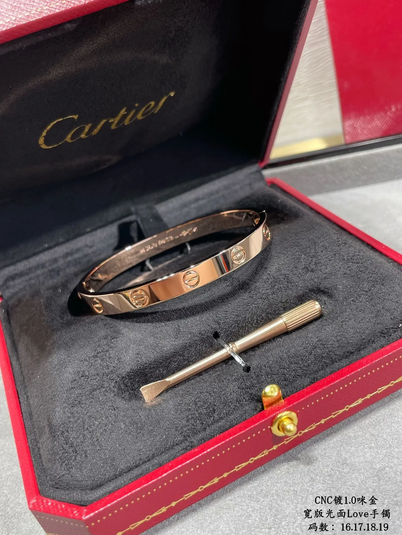 Cartier Love bracelets larges en or poli 7