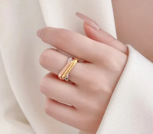 Cartier Trinity সোনা রূপা ইন্টারলকিং ট্রিপল-ব্যান্ড পালিশড রিং 8