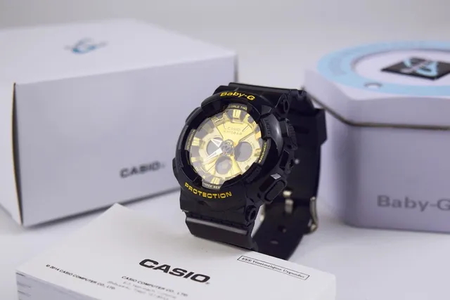 Casio Baby-G Montre Sportive Analogue-Digitale Noire et Or 2