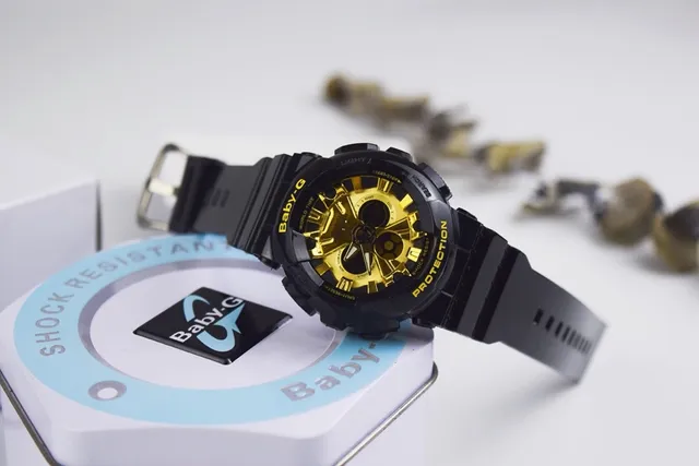 Casio Baby-G Montre Sportive Analogue-Digitale Noire et Or 4