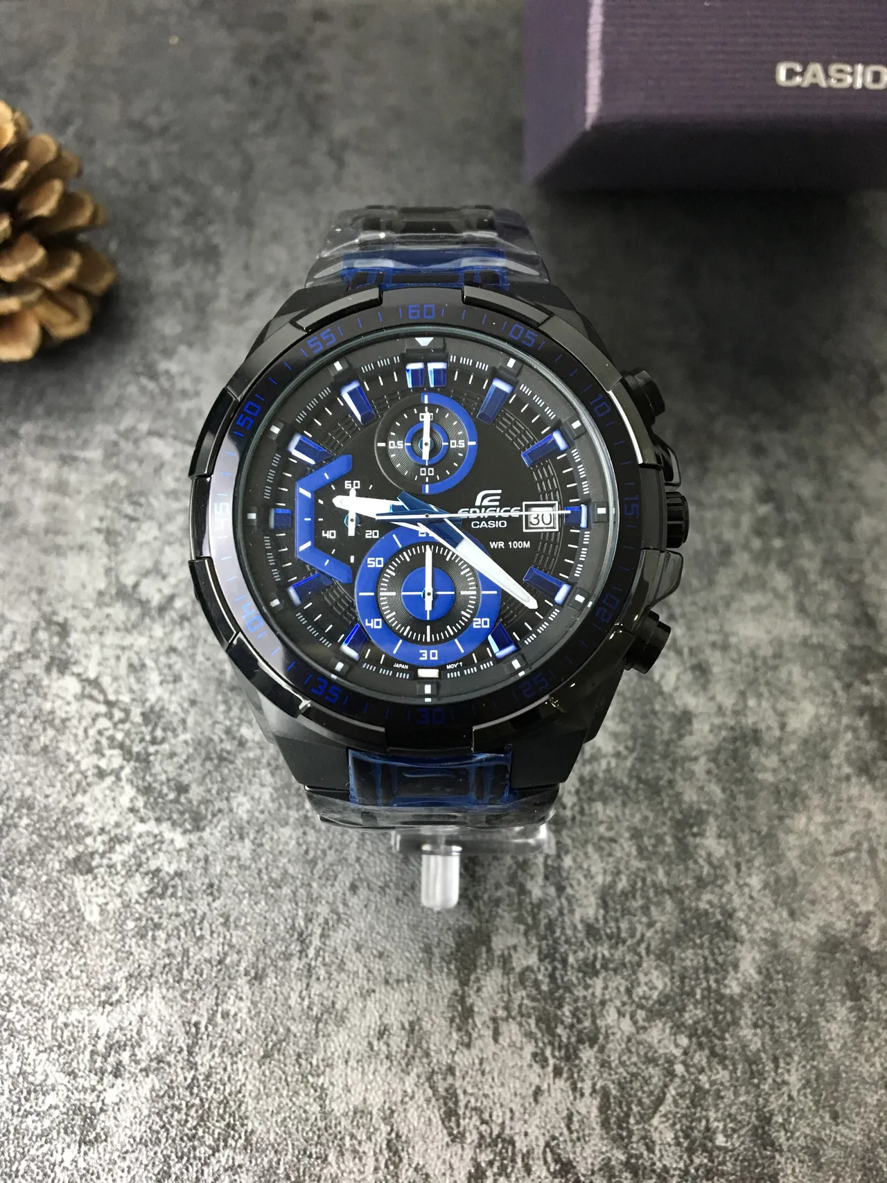 卡西欧黑色蓝色树脂表壳计时表盘手表 4