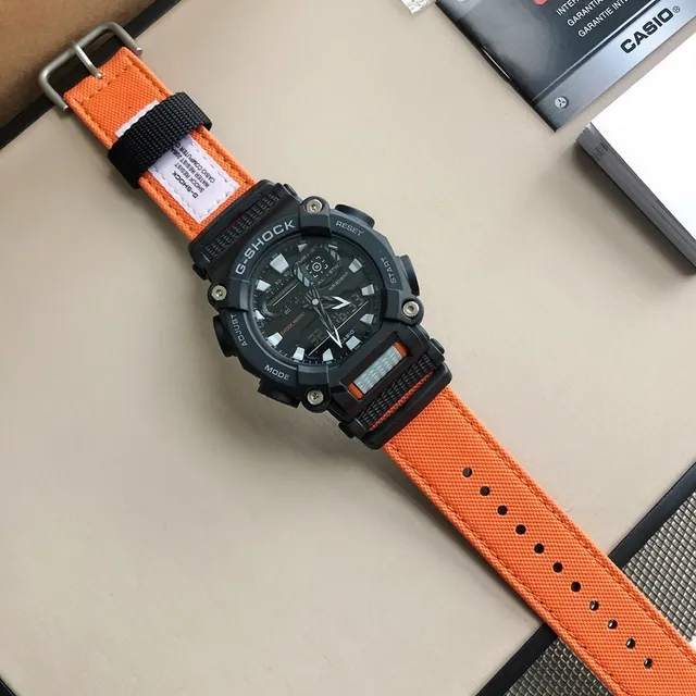 Casio G-Shock GA-2100 Negro Rojo Robusto Carcasa Cuadrada Tornillos Expuestos Accents Reloj 2