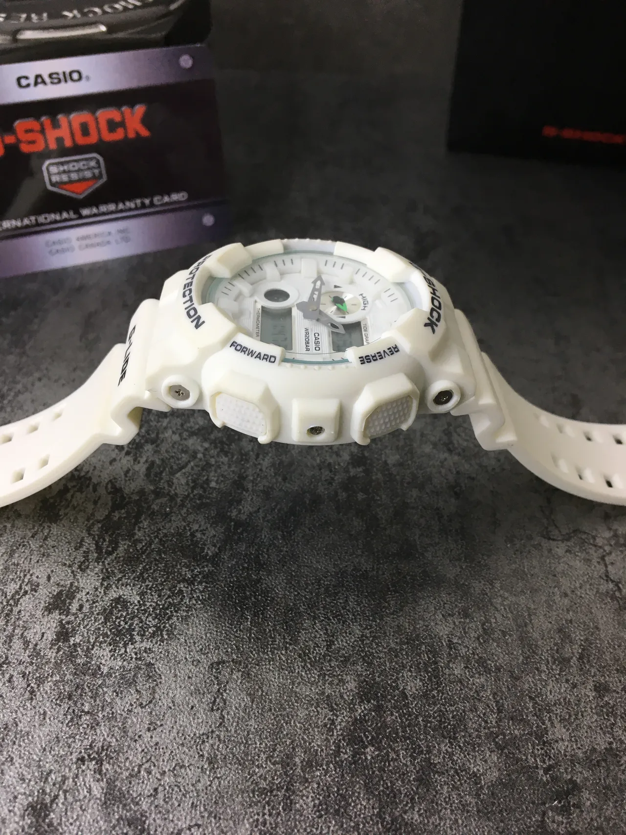 Casio G-Shock GA-2100 Off-White relógio esportivo 5