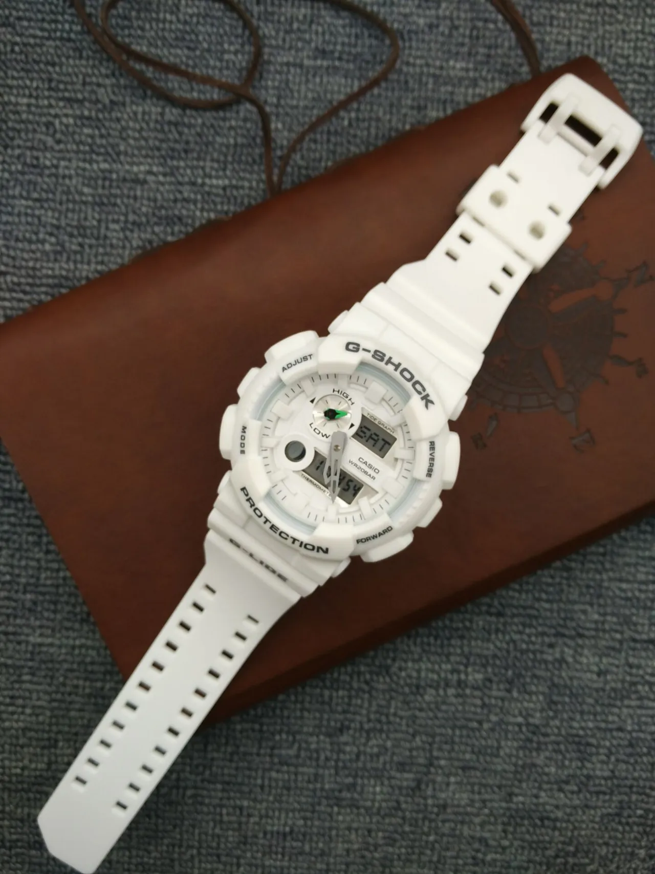 Casio G-Shock GA-2100 Off-White relógio esportivo 12