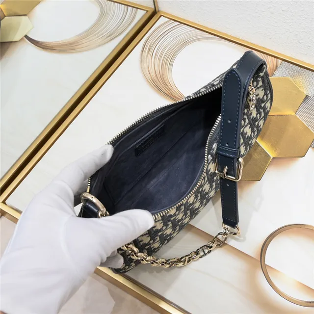 Chanel 22 Bag Black Gold Quilted Diamond-Stitch Leather Strap Chain Bag 19