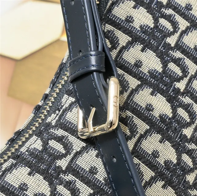 Chanel 22 Bag Black Gold Quilted Diamond-Stitch Leather Strap Chain Bag 21