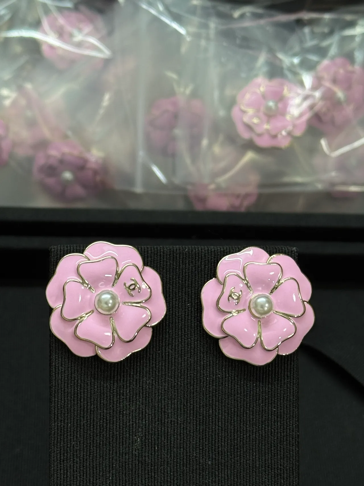 Chanel Camellia Brooch broche émail rose centre perle broches 5