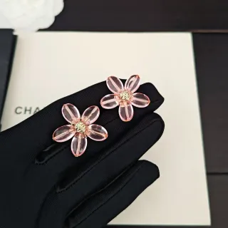 Chanel 茶花 粉色 树脂 金色 耳钉
