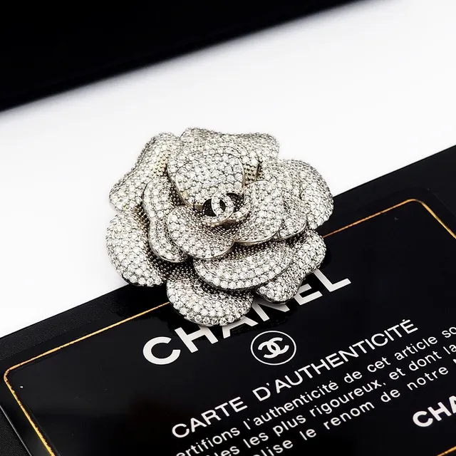 Chanel Camélia Broche de Cristais Pavé Tons de Prata 5