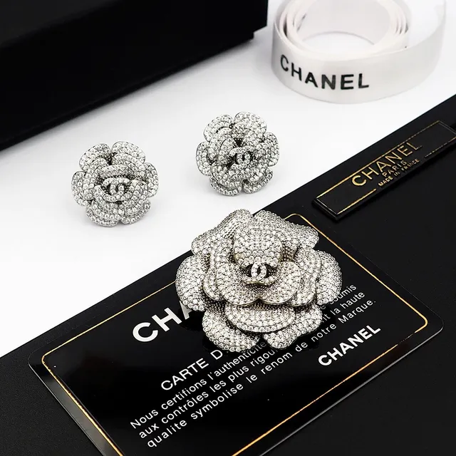 Chanel Camélia Broche de Cristais Pavé Tons de Prata 6