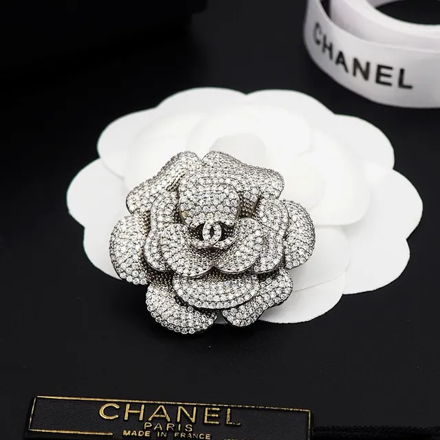 Chanel Camélia Broche de Cristais Pavé Tons de Prata 7