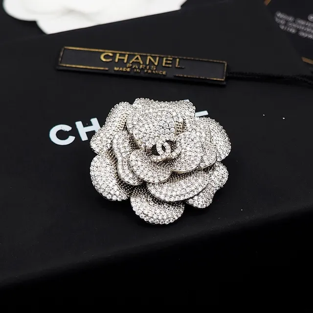 Chanel Camélia Broche de Cristais Pavé Tons de Prata 8
