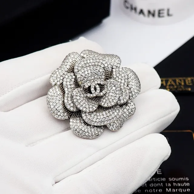 Chanel Camélia Broche de Cristais Pavé Tons de Prata 9