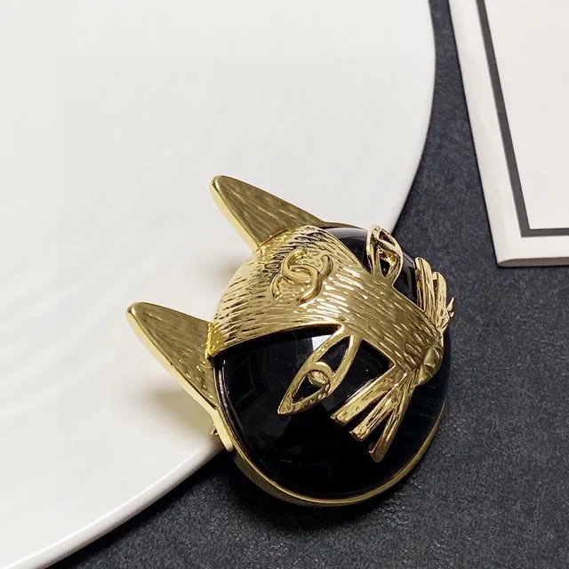 Chanel Broche Motif Chat Émail Noir Métal Doré 3