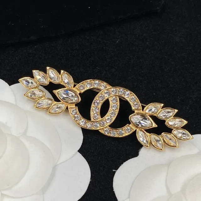 Chanel CC Broche Interlocking Logo Dourado Branco Metal 2